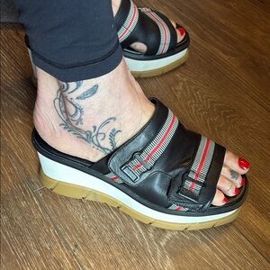 Sorel comfy and stylish wedge sandal.